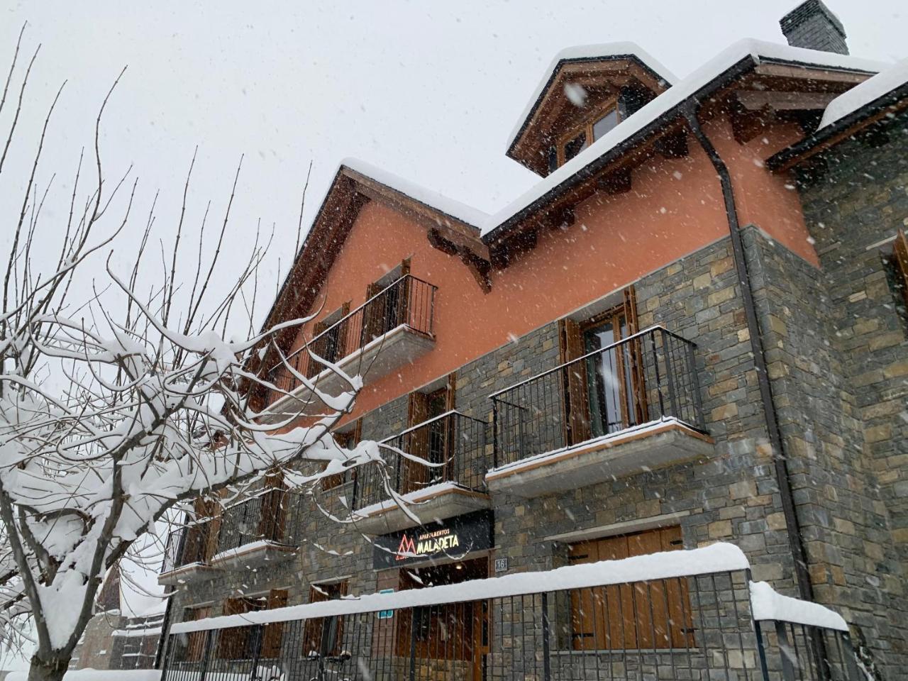Apartamentos Maladeta Benasque Exterior photo